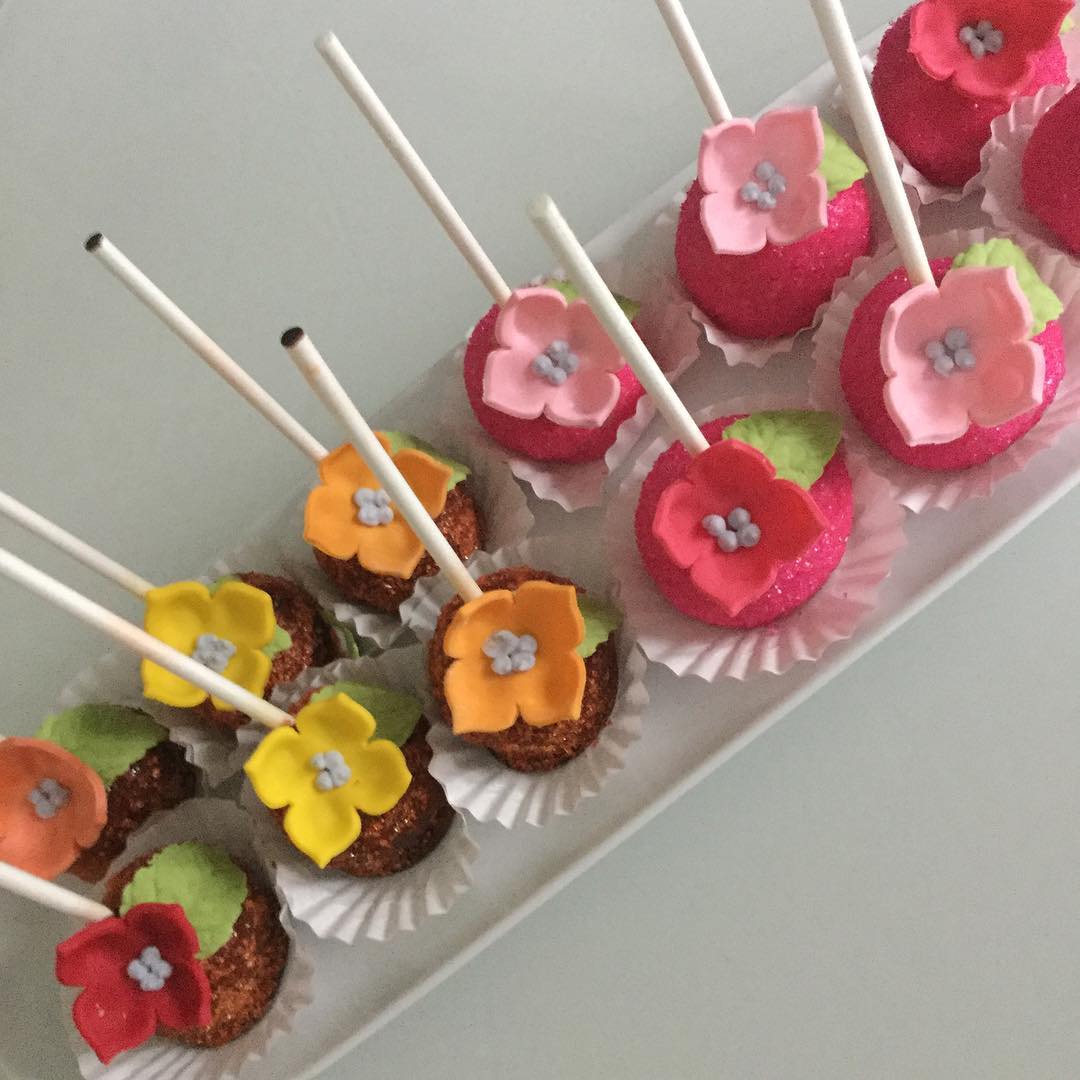 Cake pops & cookies example